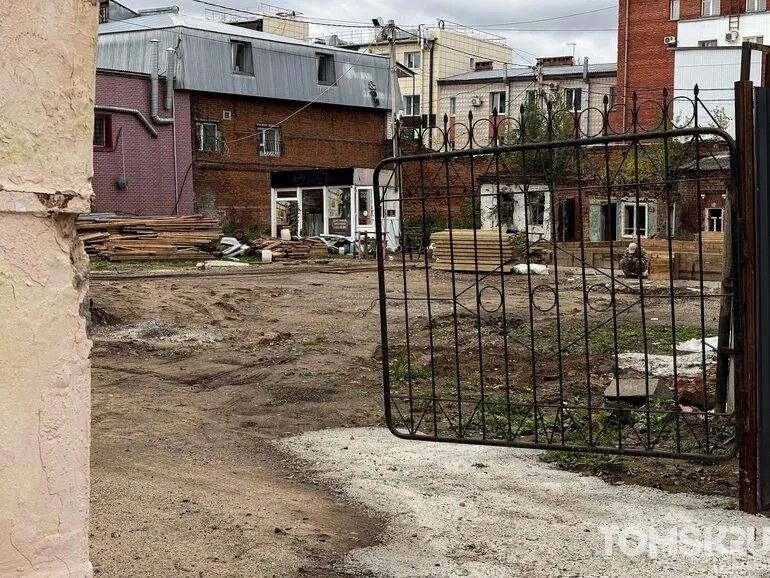 «Дом за рубль» на Соляной, 9 начали восстанавливать «Дом за рубль» на Соляной, 9 начали восстанавливать