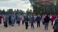 Посмотрите, какая атмосфера на ретро-вечере