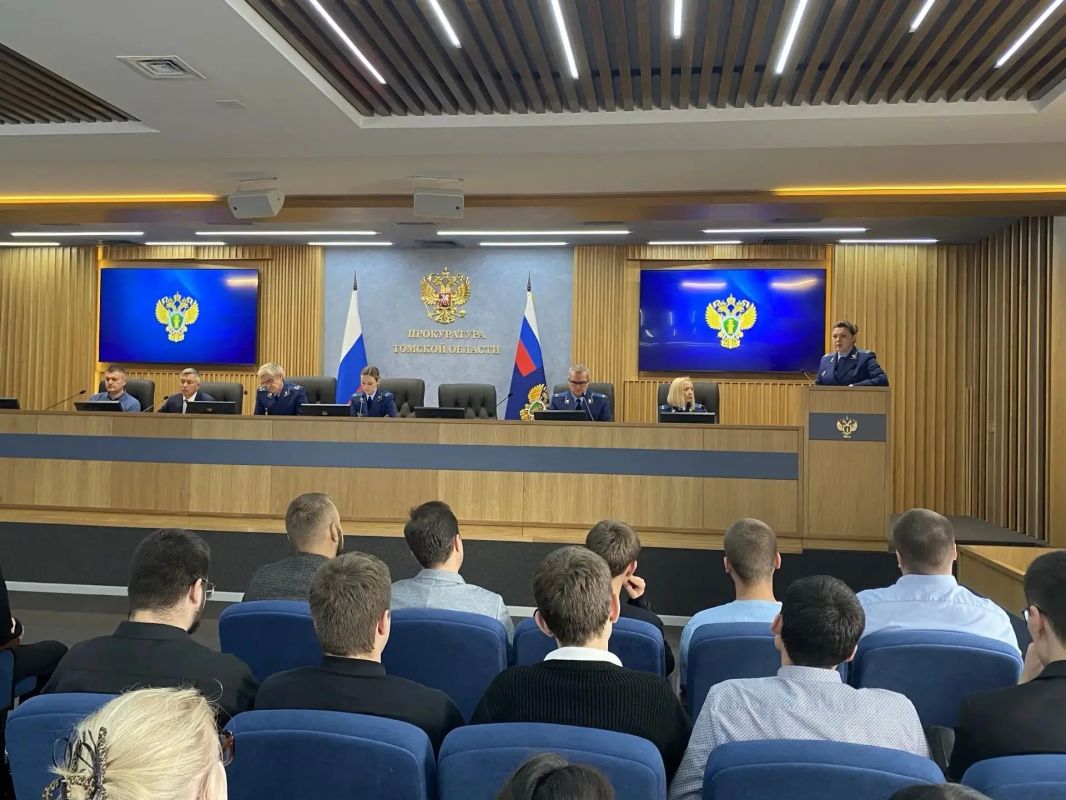 Сотрудники прокуратуры Томской области встретились со студентами – будущими юристами Сотрудники прокуратуры Томской области встретились со студентами – будущими юристами