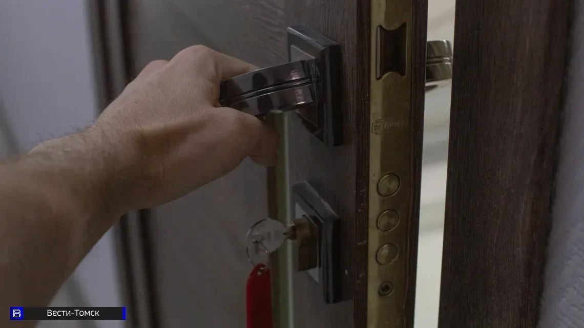 Томич с кувалдой и факелом терроризирует жителей Красного Пожарника