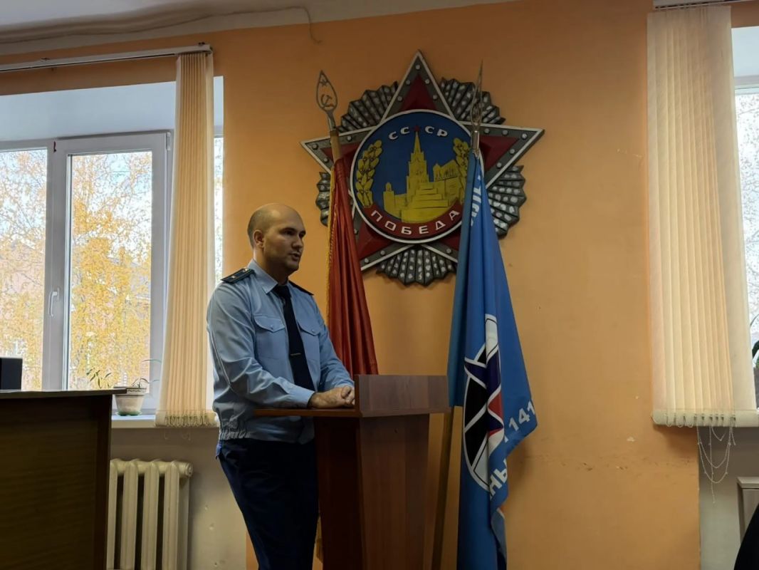 В преддверии Международного дня пожилых людей Колпашевский городской прокурор Томской области Евгений Березовский встретился с пенсионерами и ветеранами