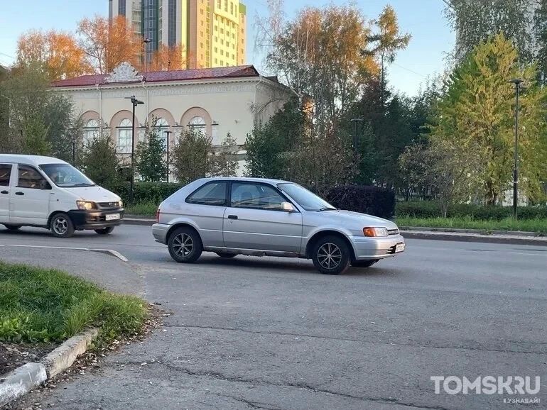 Мастера томской парковки: закрытый проезд или занятая остановка Мастера томской парковки: закрытый проезд или занятая остановка