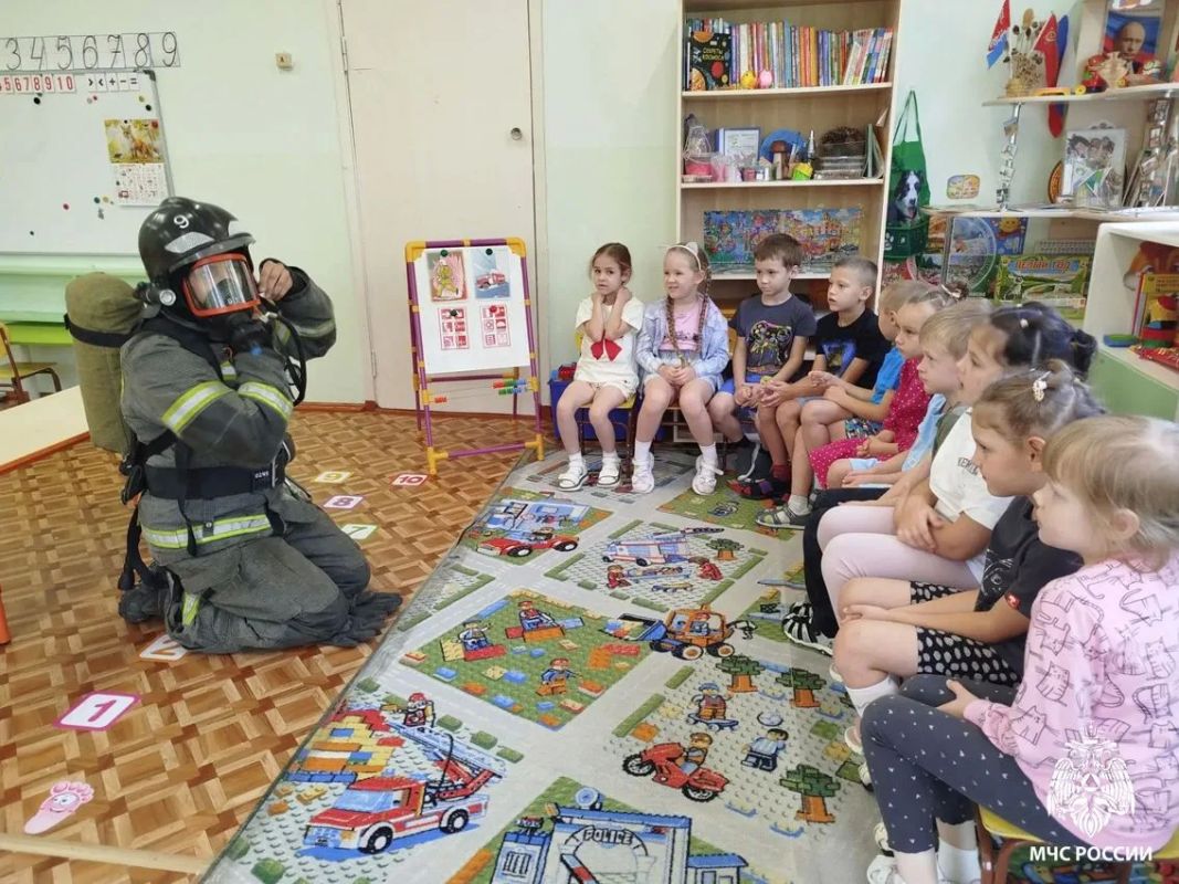 Герой среди нас: томский пожарный-участник СВО провел урок безопасности для воспитанников детского сада Герой среди нас: томский пожарный-участник СВО провел урок безопасности для воспитанников детского сада