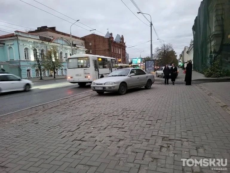Мастера томской парковки: неуверенное нарушение или новые короли тротуара Мастера томской парковки: неуверенное нарушение или новые короли тротуара