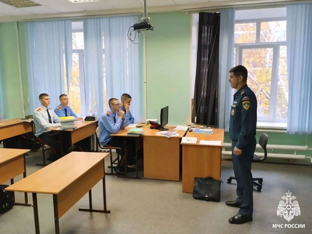 В «Пожарно-спасательном лицее» прошел урок безопасности, приуроченный ко Дню гражданской обороны В «Пожарно-спасательном лицее» прошел урок безопасности, приуроченный ко Дню гражданской обороны