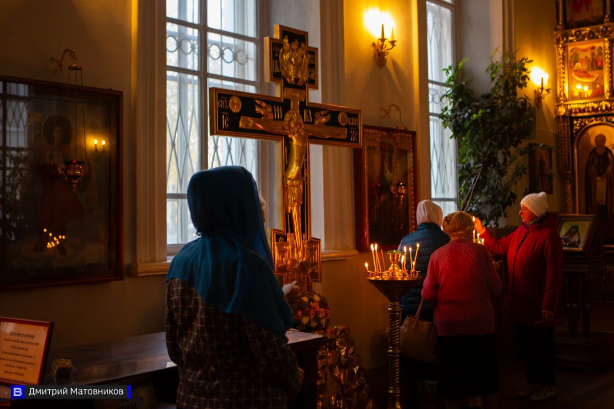 Свет Покрова: показываем, как прошли праздничные службы в храмах Томска Свет Покрова: показываем, как прошли праздничные службы в храмах Томска