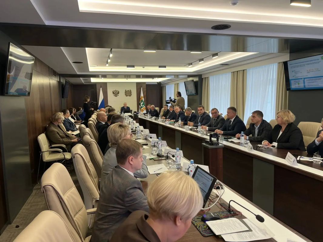 Владимир Мазур: С главами городов и районов обсудили развитие инфраструктуры образования, которое на контроле Президента Владимира Владимировича Путина Владимир Мазур: С главами городов и районов обсудили развитие инфраструктуры образования, которое на контроле Президента Владимира Владимировича Путина