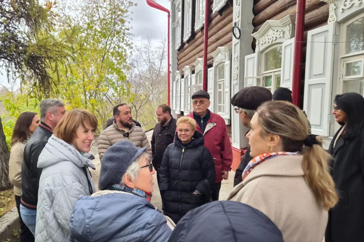 Объезд объектов деревянного зодчества провели депутаты Думы Томска Объезд объектов деревянного зодчества провели депутаты Думы Томска