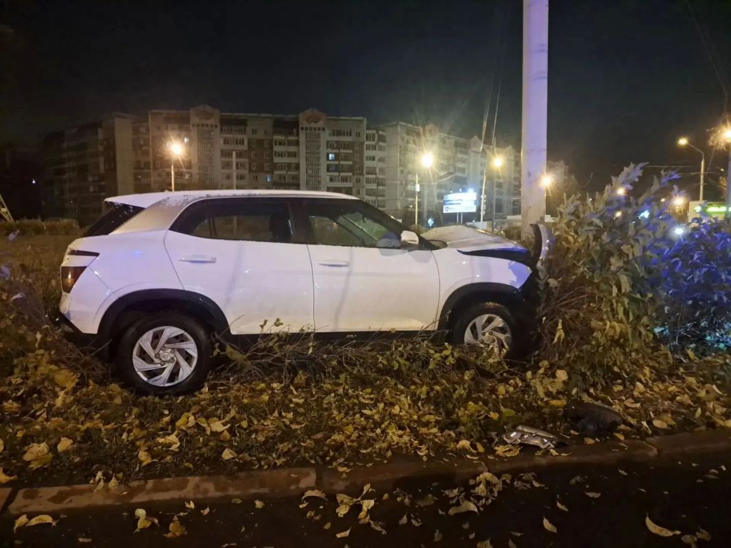 15 октября около 3 часов 10 минут в городе Томске на Иркутском тракте, 118/1, автомобилем «Хендэ Крета», под управлением 22-летнего мужчины-водителя, совершен наезд на бордюрный камень, после чего автомобиль продолжил...