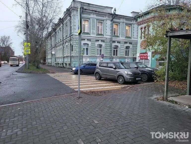 Мастера томской парковки: нарушение в центре или забитая «зебра» Мастера томской парковки: нарушение в центре или забитая «зебра»