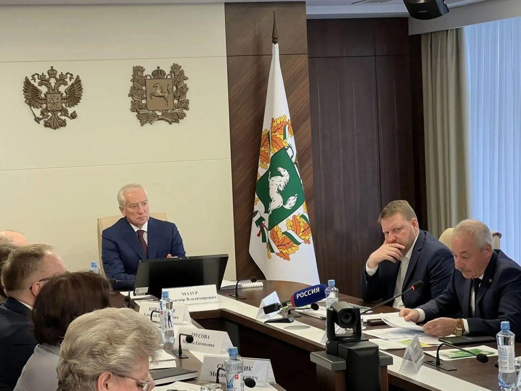 Владимир Мазур: С главами городов и районов обсудили развитие инфраструктуры образования, которое на контроле Президента Владимира Владимировича Путина