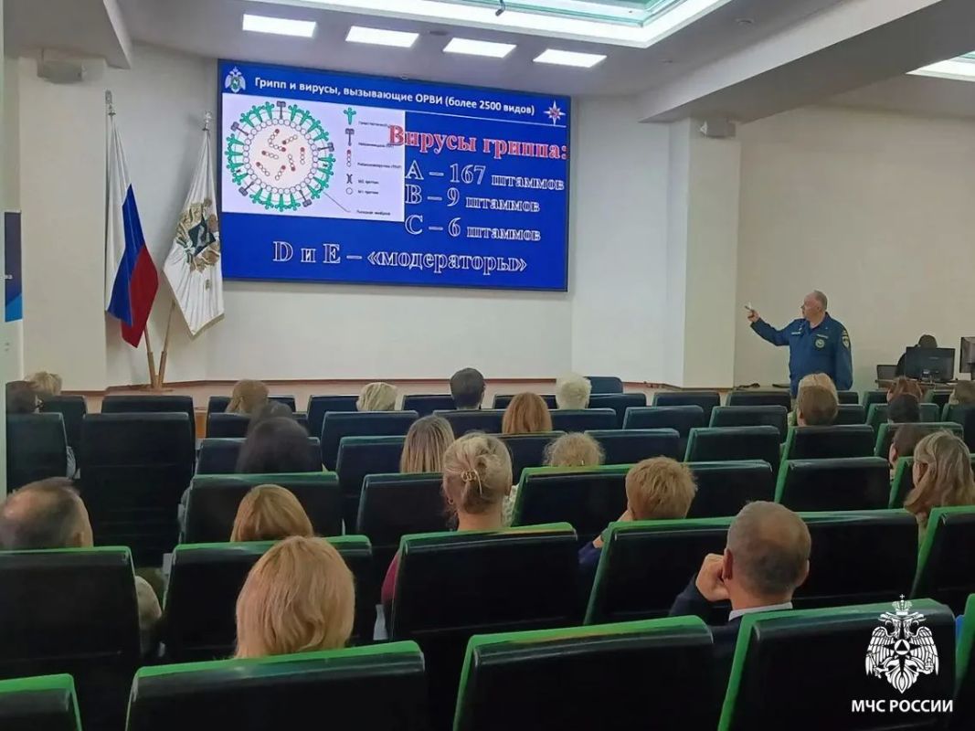 Сотрудники МЧС России провели обучающее занятие для специалистов Управления Федерального казначейства по Томской области