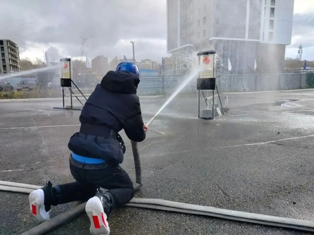 Юные пожарные продемонстрировали свои навыки Юные пожарные продемонстрировали свои навыки