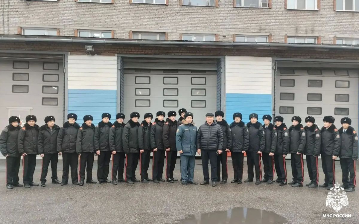 Будущие офицеры в гостях у профессионалов: в 5-й пожарно-спасательной части Томска прошел профориентационный урок