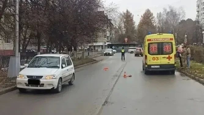Восьмилетний ребенок попал под колеса машины в Северске