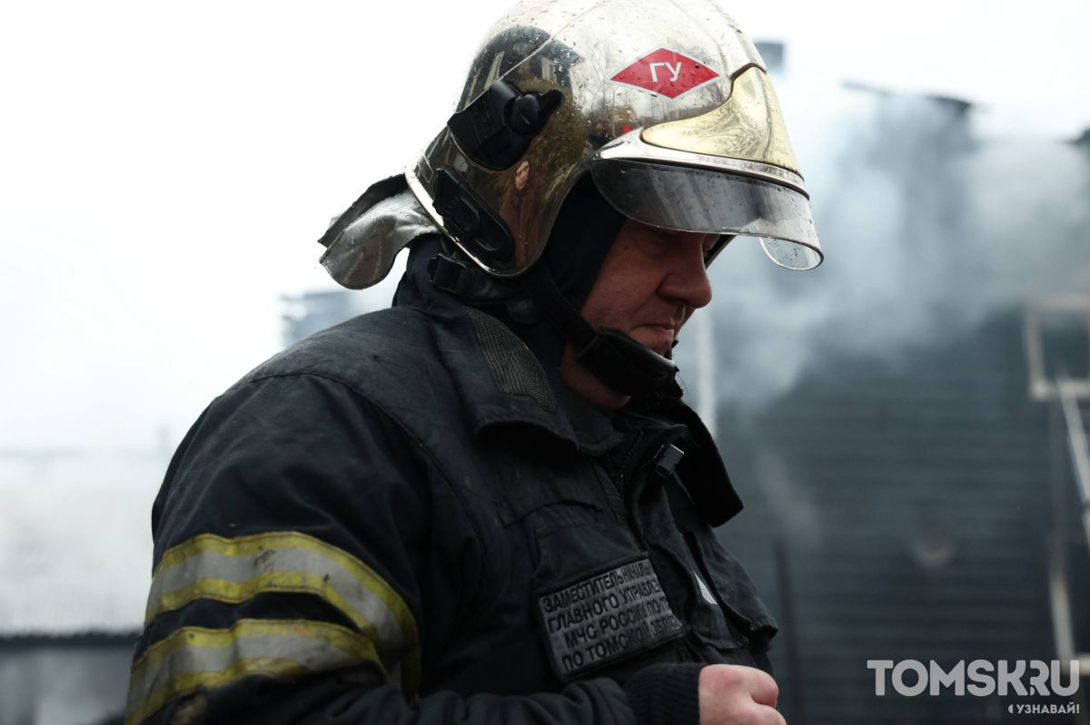 При пожаре в исторических домах Томска погиб человек При пожаре в исторических домах Томска погиб человек