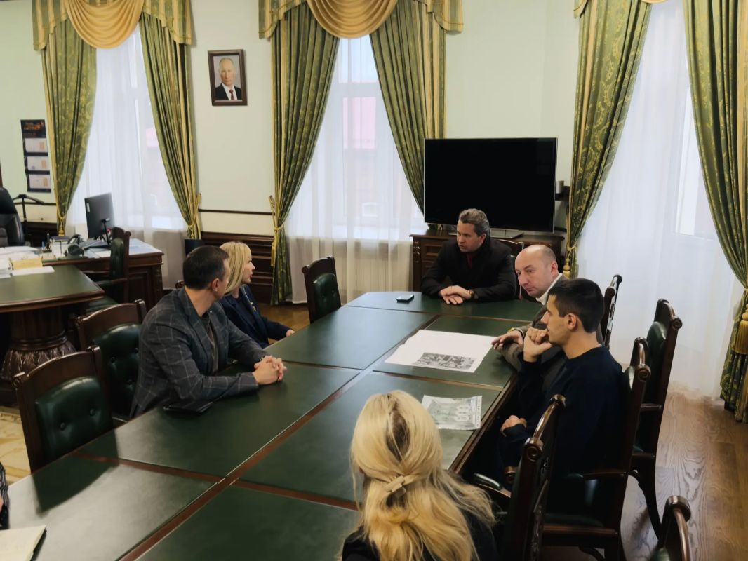 Дмитрий Махиня: Встретился сегодня с руководителем Томского регионального отделения «Опора России» Максимом Валевичем, главой ТРОО «Центр сохранения исторического наследия» Светланой Савиной, томскими активистами и...