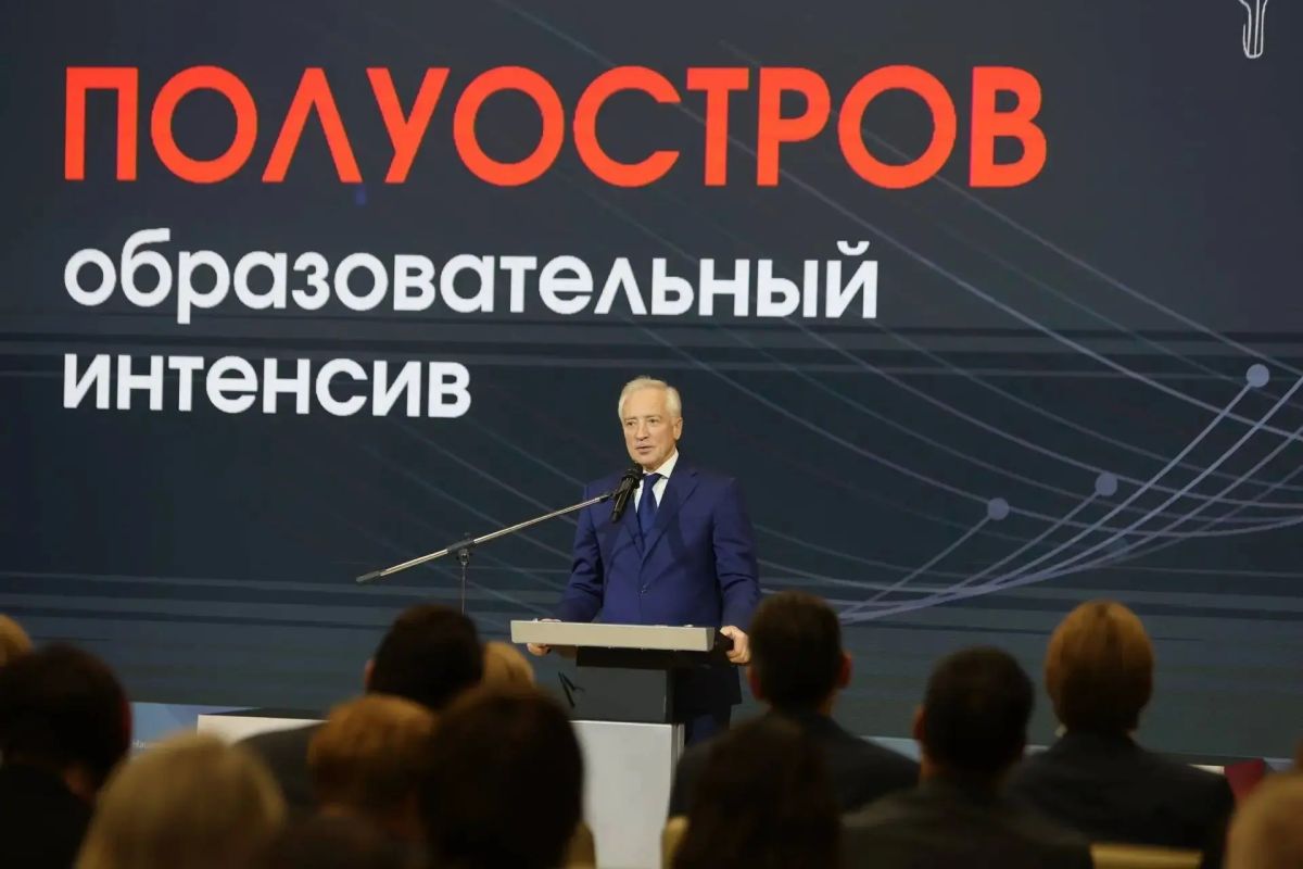 Владимир Мазур наградил победителей нацсоревнований по беспилотным технологиям