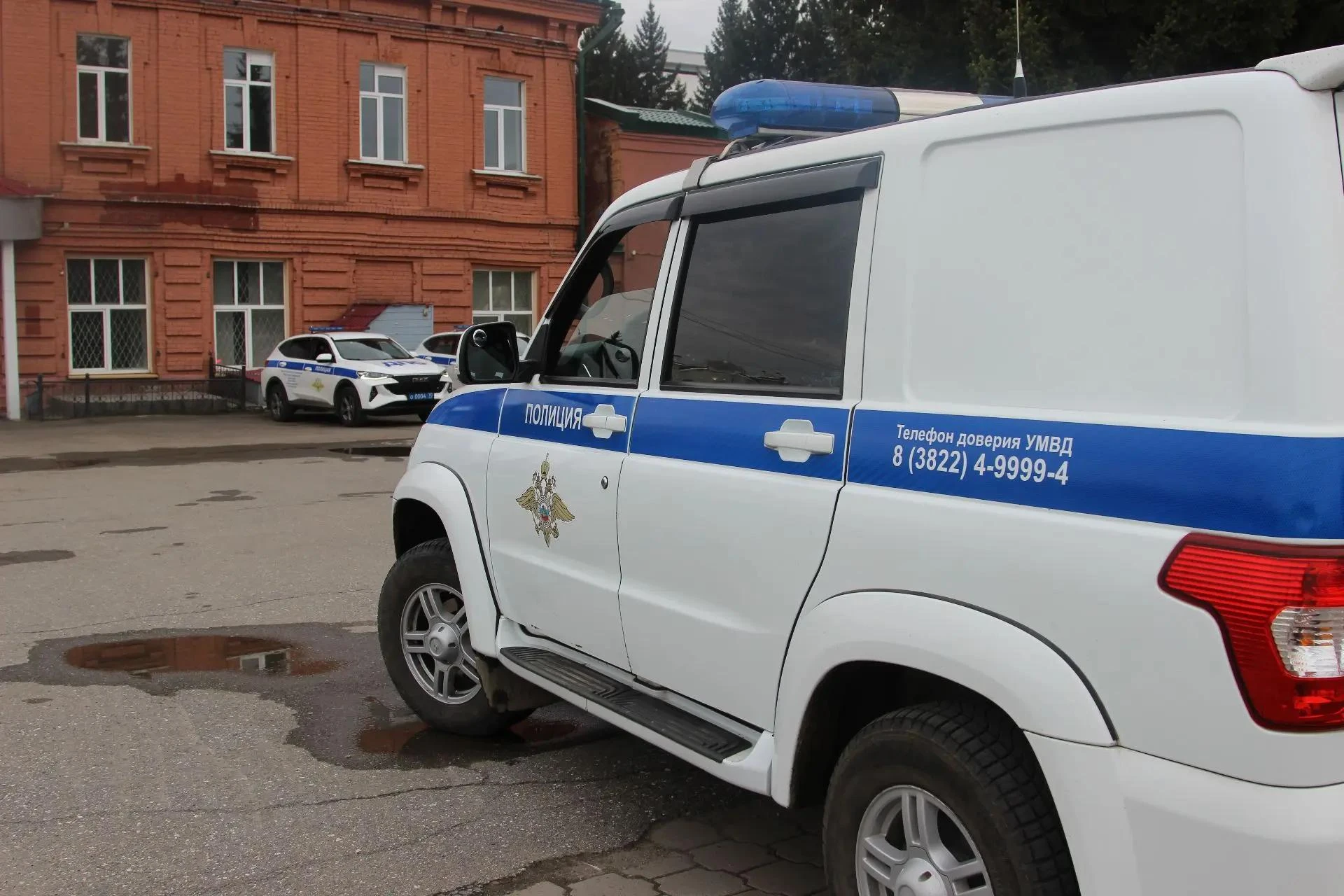 В ходе мониторинга сети Интернет сотрудниками полиции выявлена видео-публикация, на которой зафиксирован конфликт водителя маршрутного автобуса и юноши