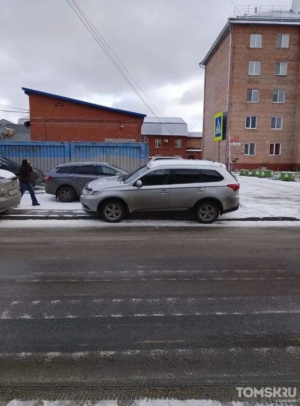 Мастера томской парковки: новые короли тротуара или место силы нарушений Мастера томской парковки: новые короли тротуара или место силы нарушений