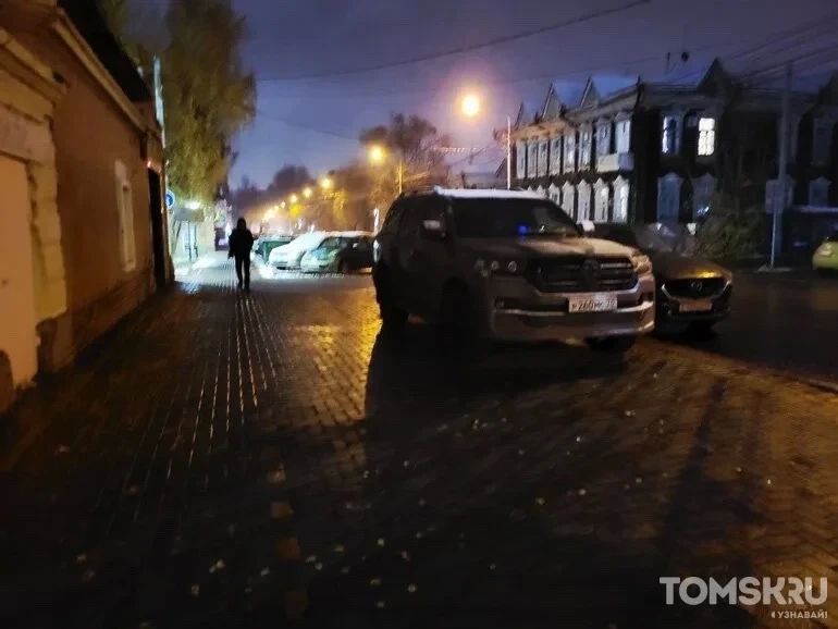 Мастера томской парковки: новые короли тротуара или место силы нарушений Мастера томской парковки: новые короли тротуара или место силы нарушений