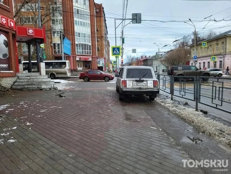 Мастера томской парковки: новые короли тротуара или место силы нарушений