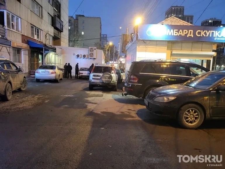 Мастера томской парковки: новые короли тротуара или место силы нарушений Мастера томской парковки: новые короли тротуара или место силы нарушений